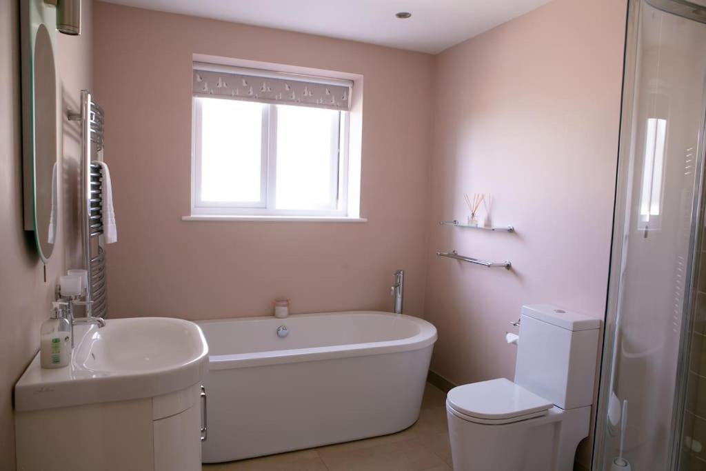 Wow I'M Living On The Beach. Luxury 4 Bed Sleeps 8 Pagham Εξωτερικό φωτογραφία