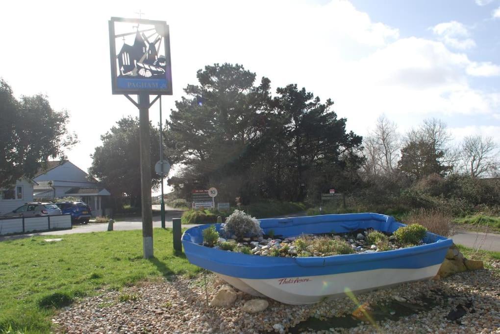 Wow I'M Living On The Beach. Luxury 4 Bed Sleeps 8 Pagham Εξωτερικό φωτογραφία